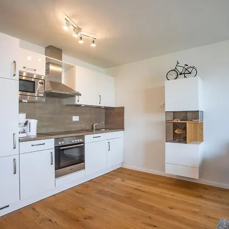 In Mit Kleinem Balkon *