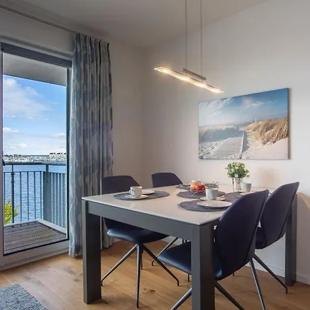 In Mit Kleinem Balkon
