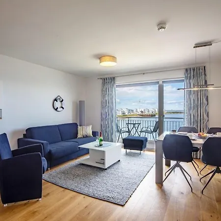 In Mit Kleinem Balkon *