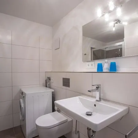 Apartment In Mit Kleinem Balkon