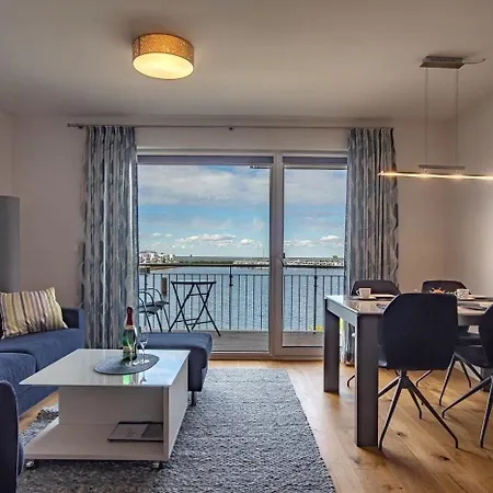 In Mit Kleinem Balkon *